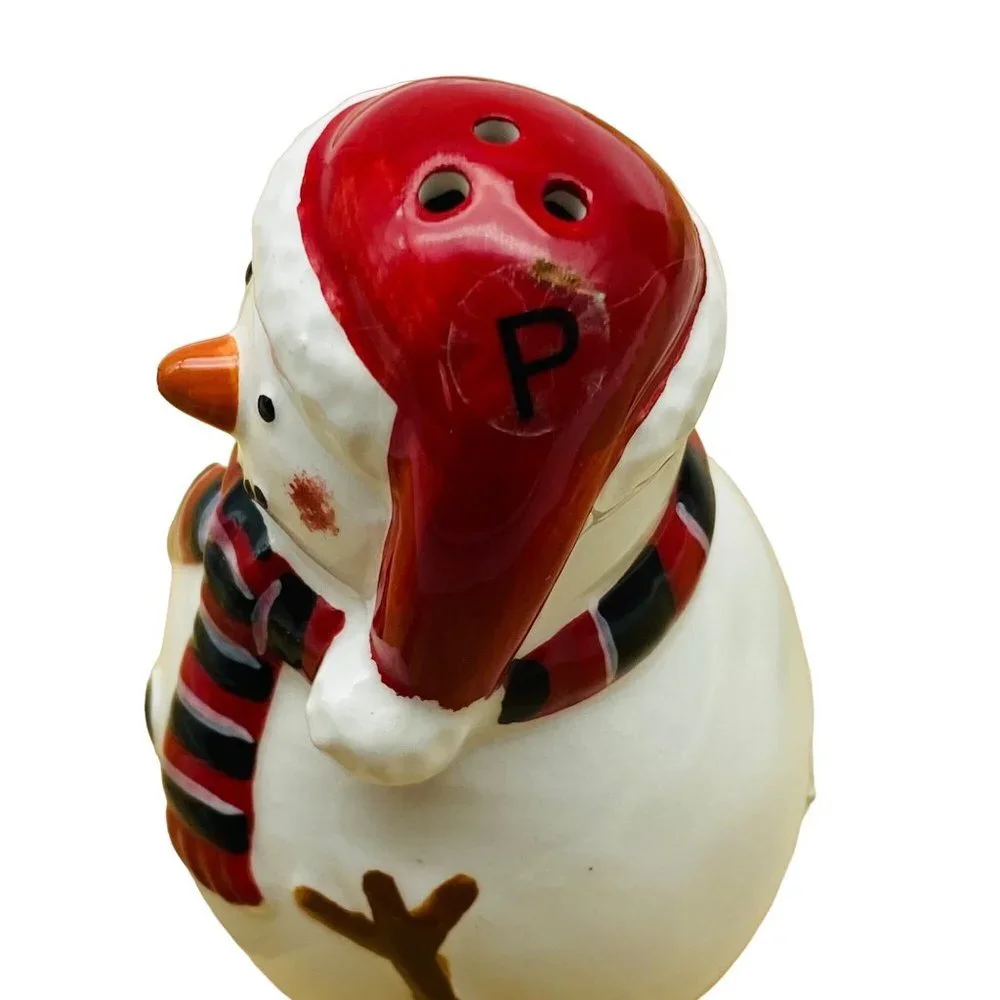 Pier 1 Snowman Snowmen Salt and Pepper Shakers 3” Scarf Stocking‎ Cap Santa Hat